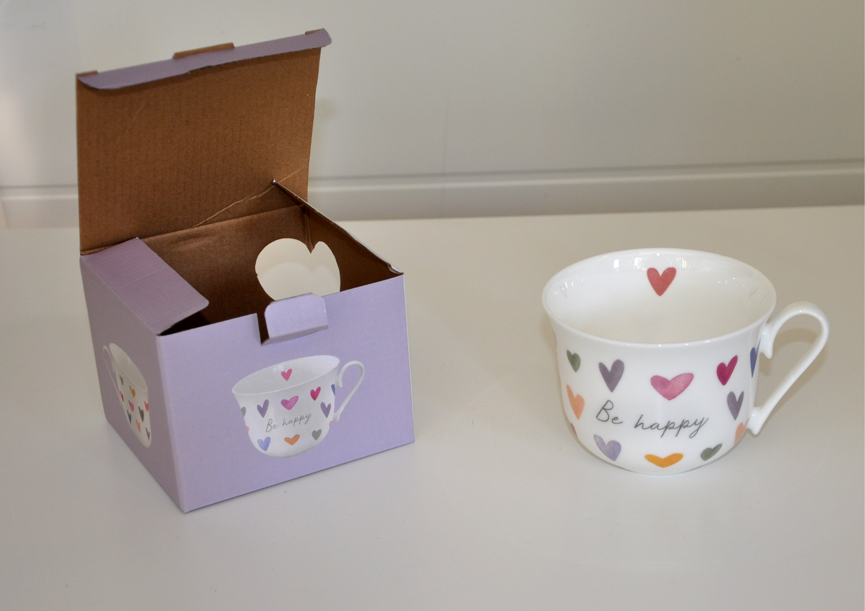 Von Herzen / Be happy - Tasse aus Porzellan 