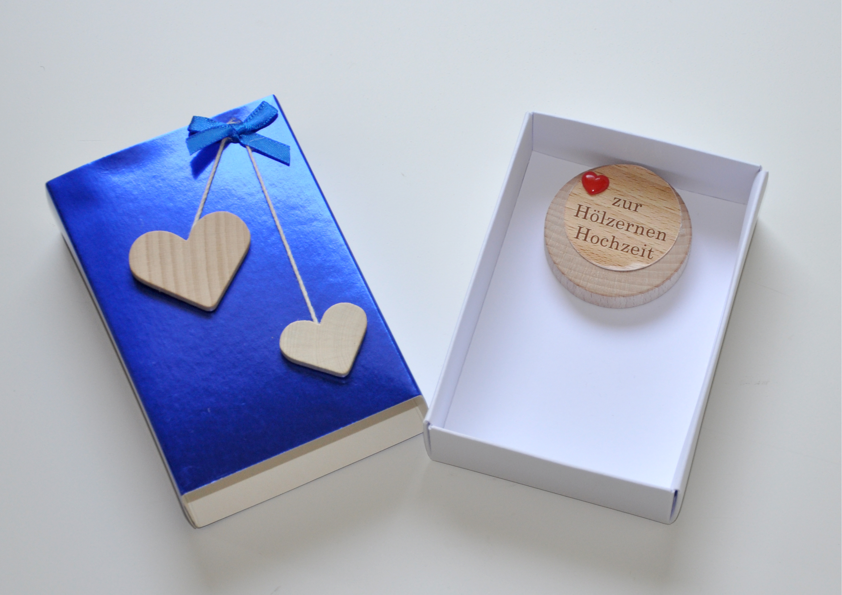 5. Hochzeitstag - Hölzerne Hochzeit - Geschenkschachtel blau glänzend 