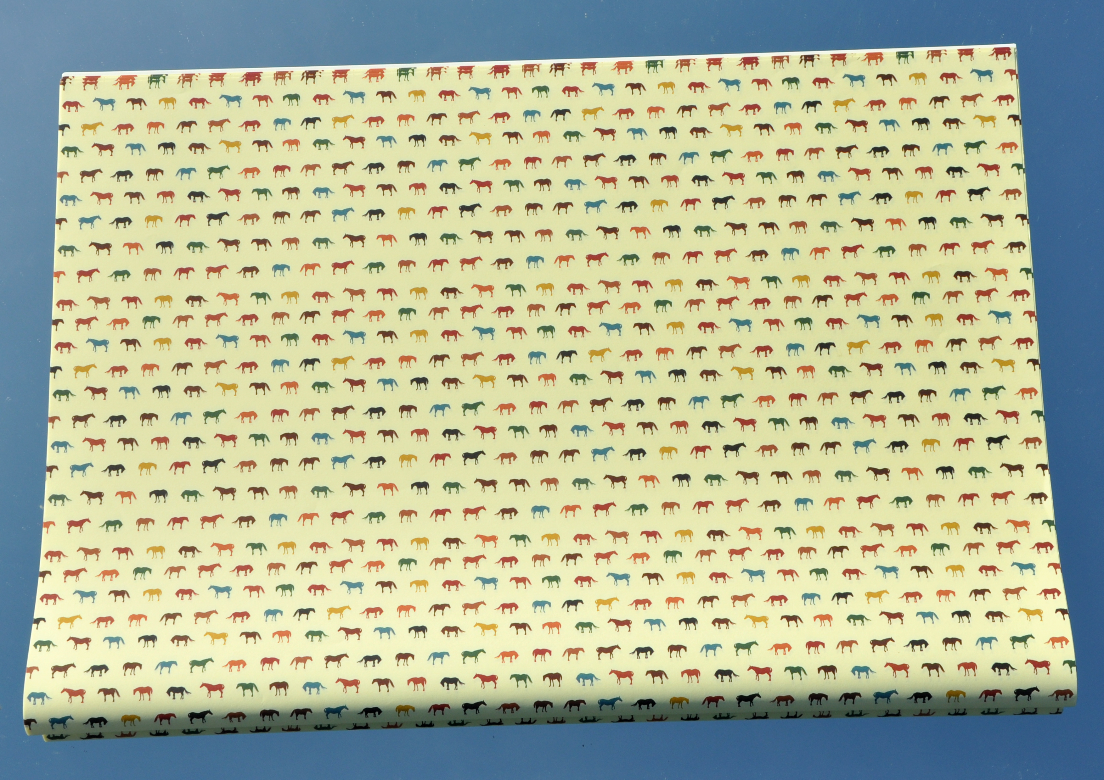Pferde bunt / kleine Motive- Geschenkpapier