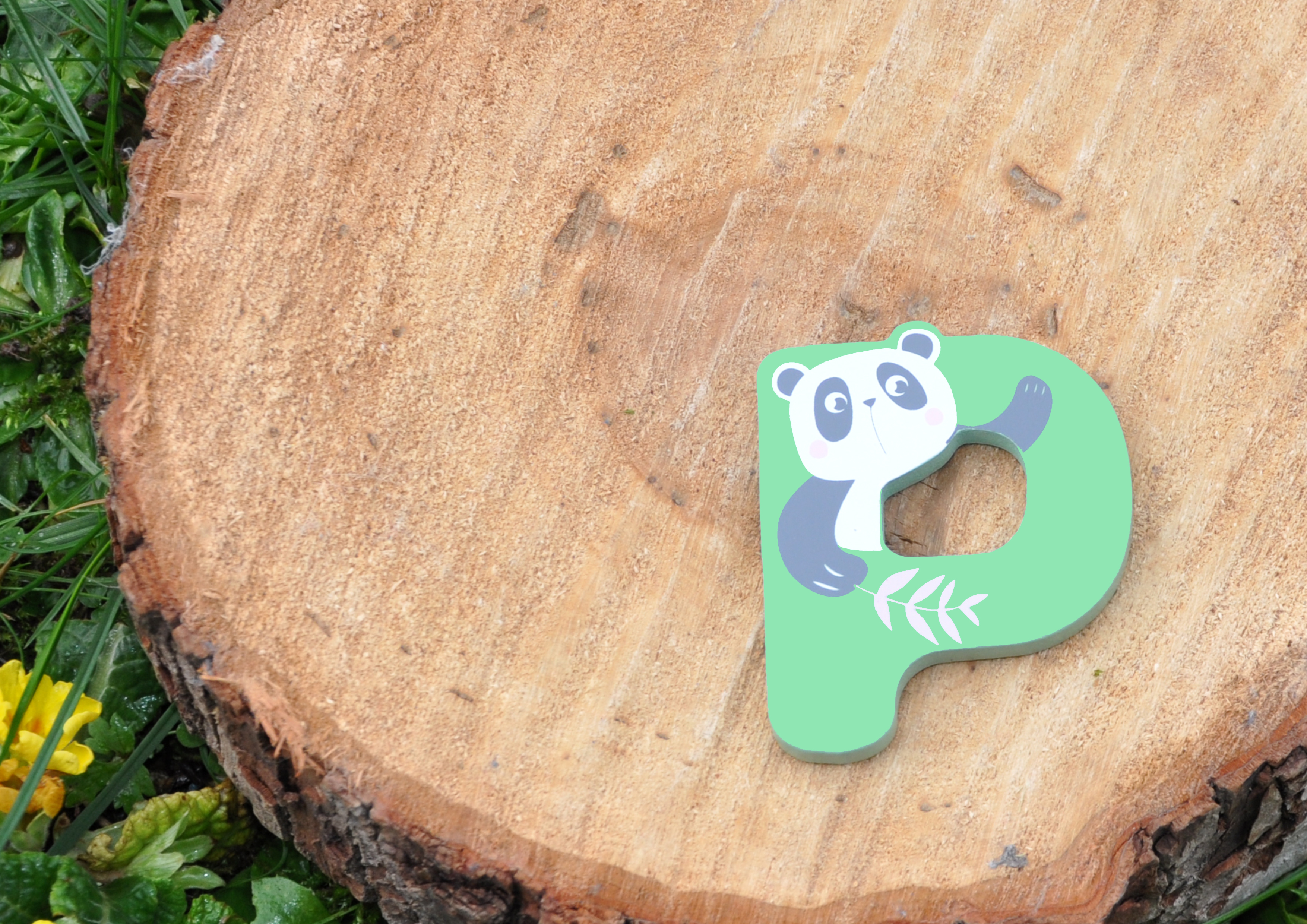 P wie Panda - Buchstabe aus Holz - Farbe grün