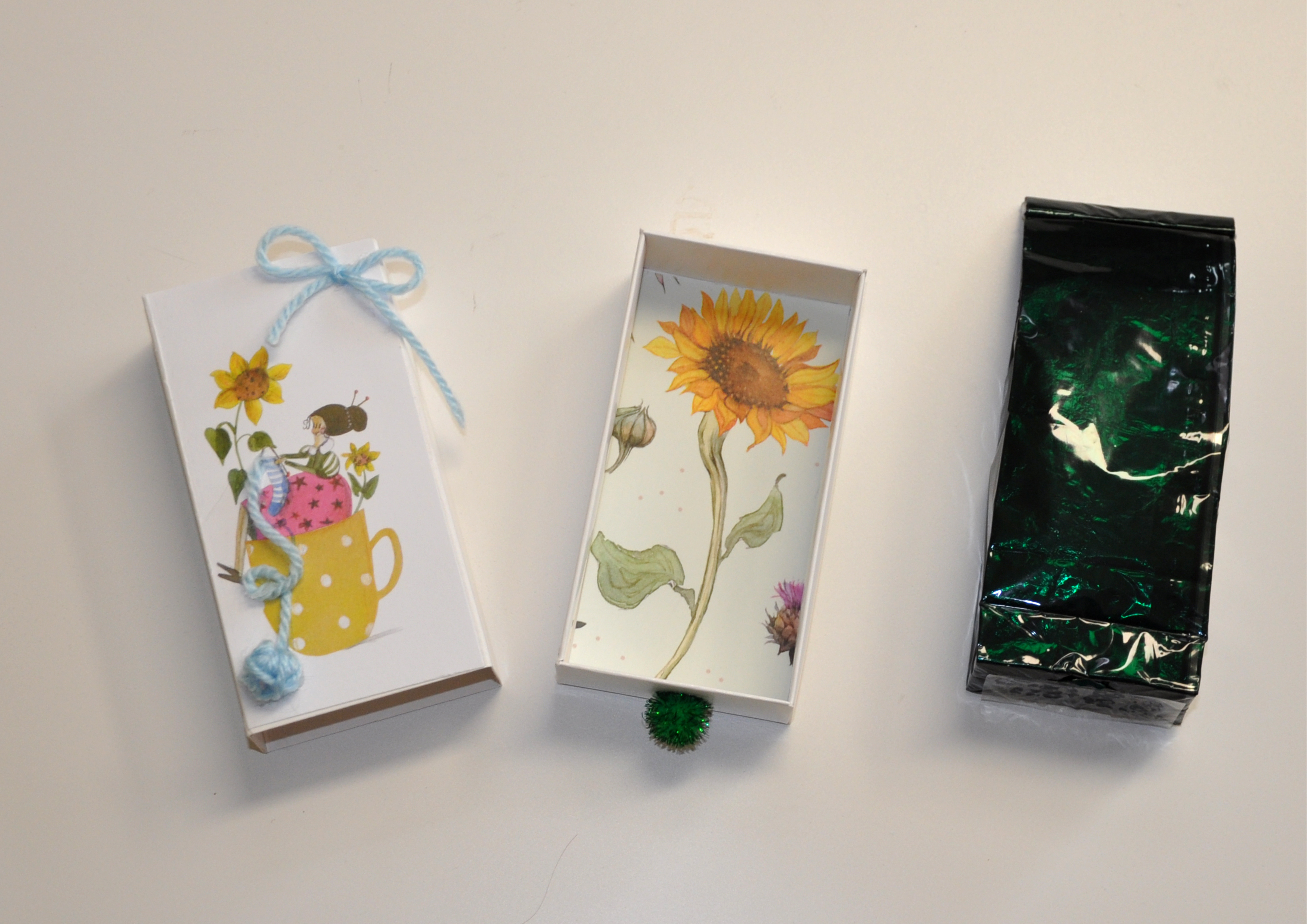 Geschenkschachtel GEMÜTLICHKEIT MIT STRICKSTRUMPF mit 50g Früchtetee Mango Lassi - Teegeschenk