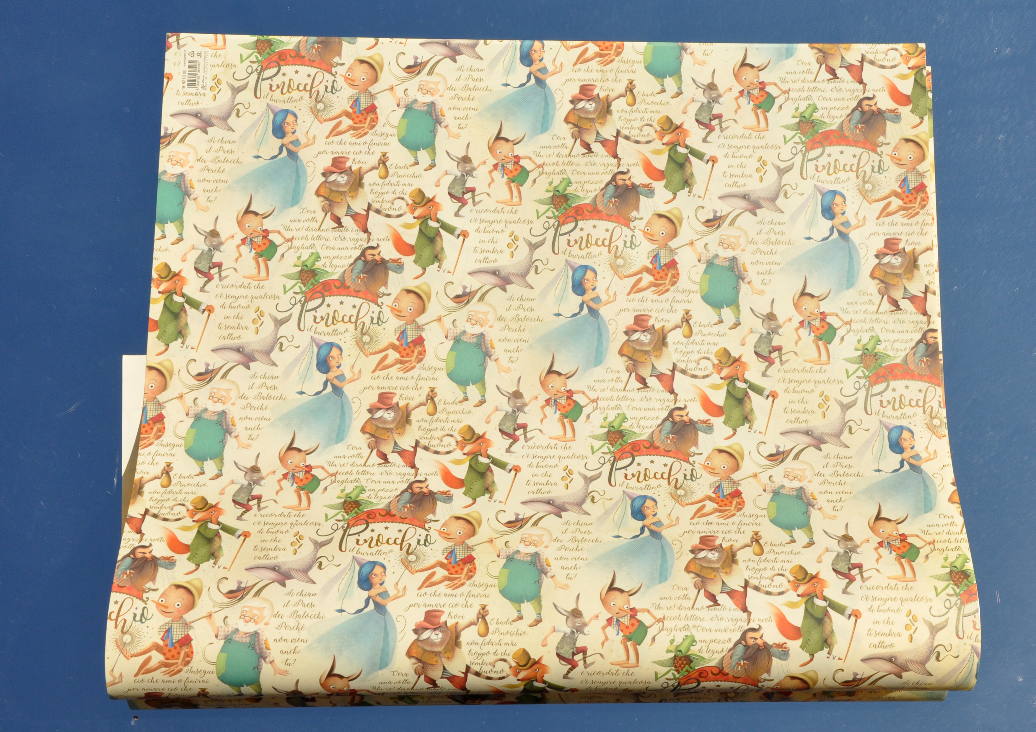 Pinocchio II - Geschenkpapier mit Golddruck 
