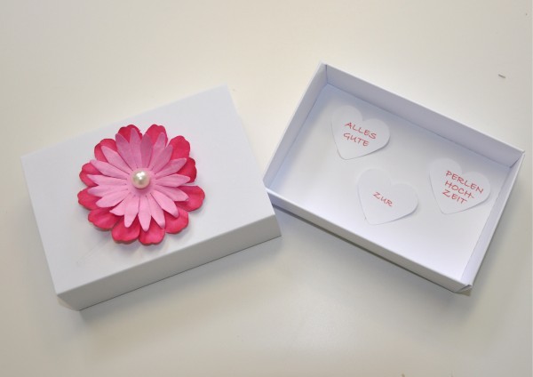 30. Hochzeitstag - Perlenhochzeit - Geschenkschachtel - rosa Blüte