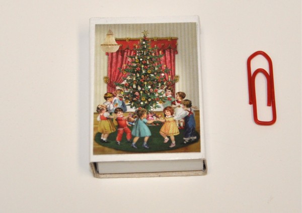 Kinder tanzen um den Weihnachtsbaum Nostalgie- Mini-Geschenkschachtel